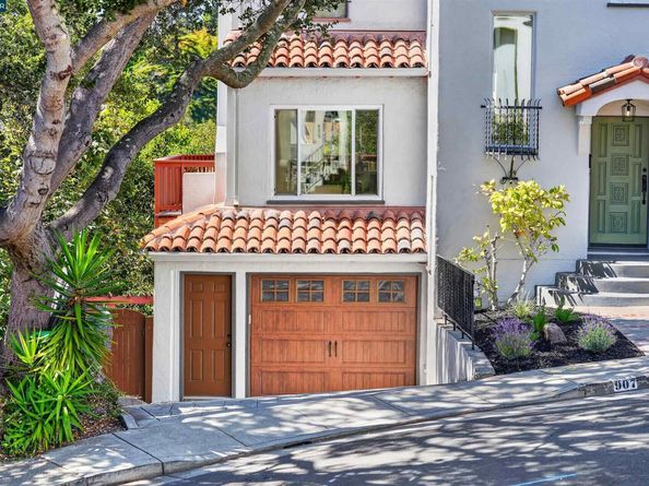 907 Glendome Cir, Oakland CA 94602