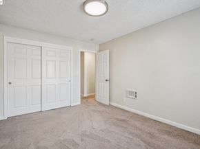 960 Shorepoint Ct 120, Alameda CA 94501