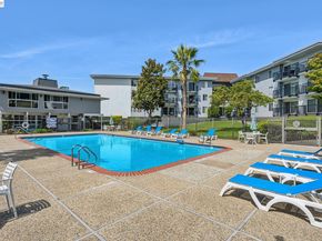 960 Shorepoint Ct 120, Alameda CA 94501