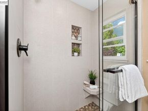 308 Mulqueeney St, Livermore CA 94550
