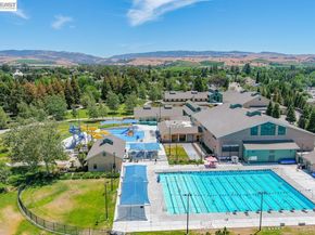 308 Mulqueeney St, Livermore CA 94550