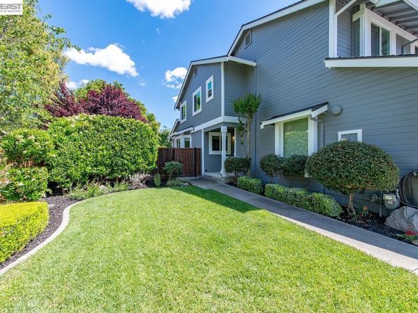 308 Mulqueeney St, Livermore CA 94550