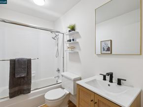 124 Ascot Ct B, Moraga CA 94556