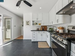 1378 Canterbury Dr, Concord CA 94521