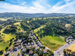 220 Valley Glen Ln, Martinez CA 94553