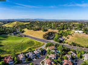 220 Valley Glen Ln, Martinez CA 94553