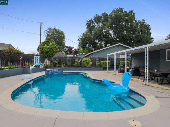 5187 Greenmeadow Dr, Concord CA 94521