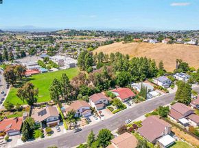 121 Violet Rd, Hercules CA 94547