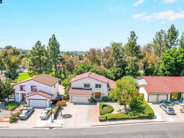 121 Violet Rd, Hercules CA 94547