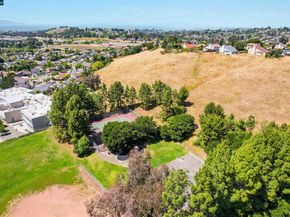 121 Violet Rd, Hercules CA 94547