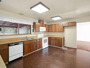 121 Violet Rd, Hercules CA 94547