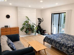 8761 Mountain Blvd 11, Oakland CA 94605