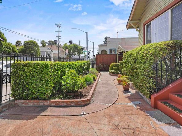 2209 35Th Ave, Oakland CA 94601
