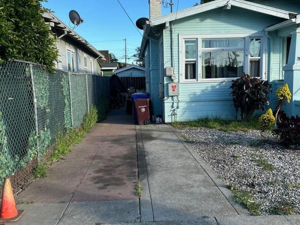 Undisclosed Address #41130621, Oakland CA 94605