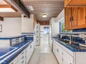 8077 Shay Dr, Oakland CA 94605