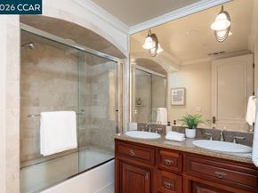 5606 La Salle Ave, Oakland CA 94611