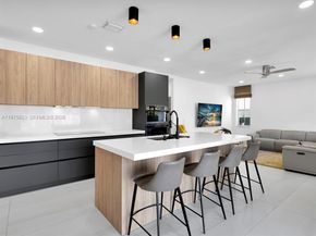 1176 Cedar Falls Dr, Weston FL 33327