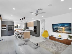 1176 Cedar Falls Dr, Weston FL 33327