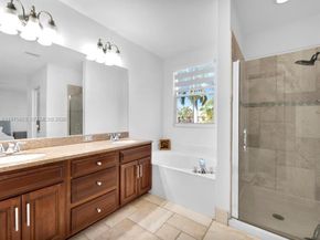 1176 Cedar Falls Dr, Weston FL 33327