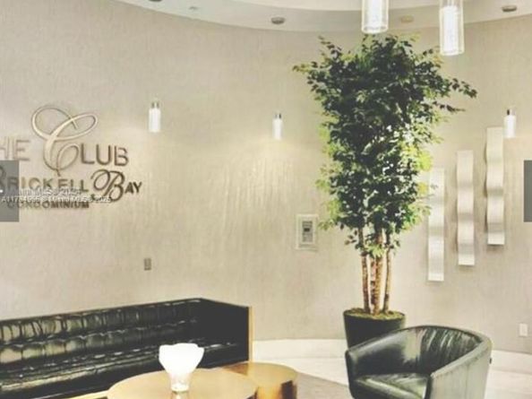 1200 Brickell Bay Dr 2514, Miami FL 33131