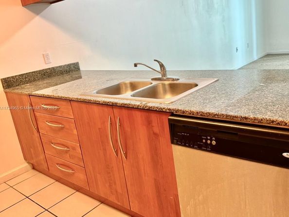 1200 Brickell Bay Dr 2514, Miami FL 33131