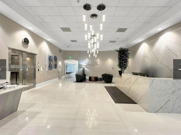 1200 Brickell Bay Dr 2514, Miami FL 33131