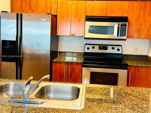1200 Brickell Bay Dr 2514, Miami FL 33131
