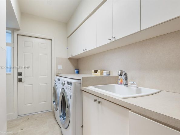 1265 S Alhambra Cir, Coral Gables FL 33146