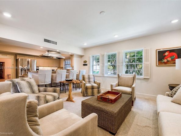 1265 S Alhambra Cir, Coral Gables FL 33146