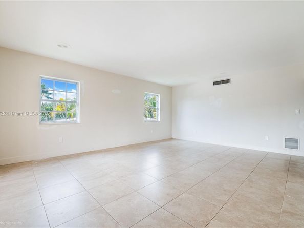 1265 S Alhambra Cir, Coral Gables FL 33146