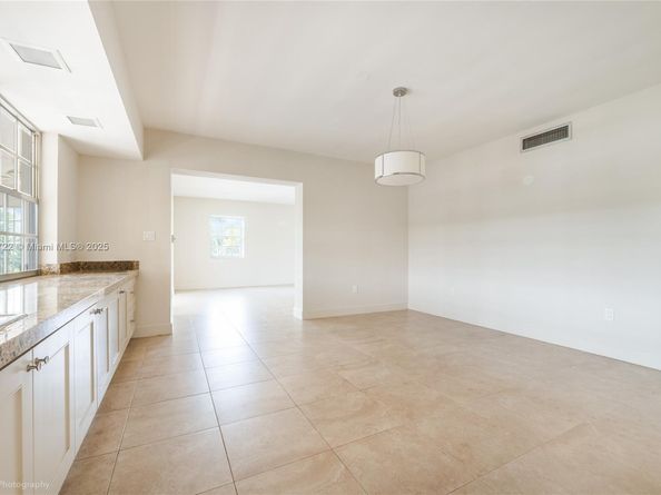 1265 S Alhambra Cir, Coral Gables FL 33146