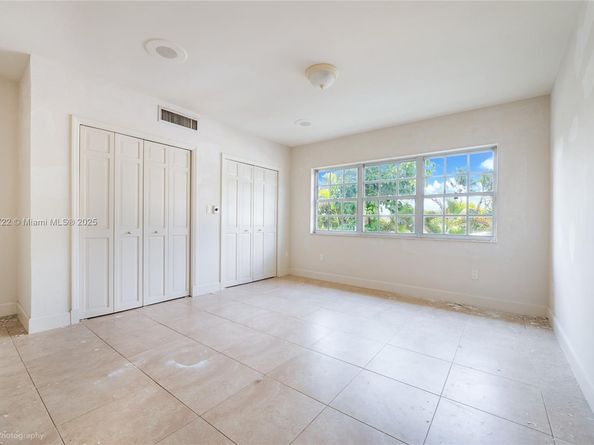 1265 S Alhambra Cir, Coral Gables FL 33146