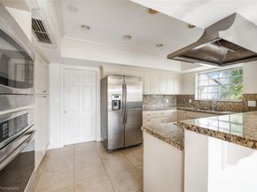 1265 S Alhambra Cir, Coral Gables FL 33146