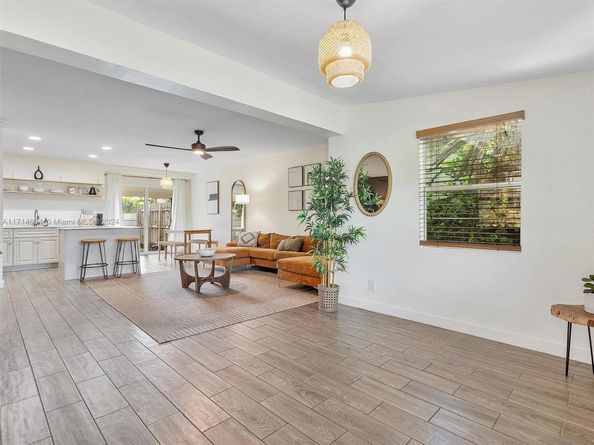 300 SW 23rd St, Fort Lauderdale FL 33315