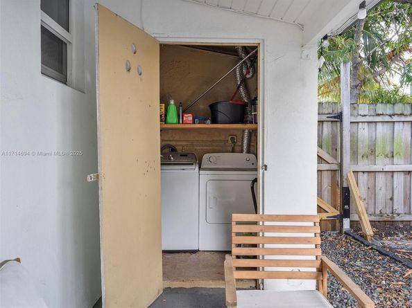 300 SW 23rd St, Fort Lauderdale FL 33315