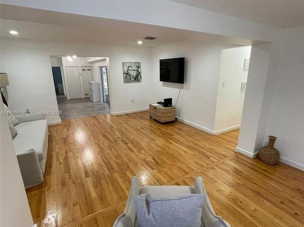 2375 NE 185th St, Miami FL 33180