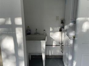 2375 NE 185th St, Miami FL 33180