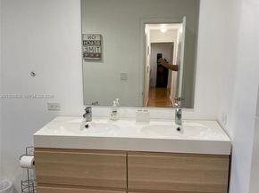 2375 NE 185th St, Miami FL 33180