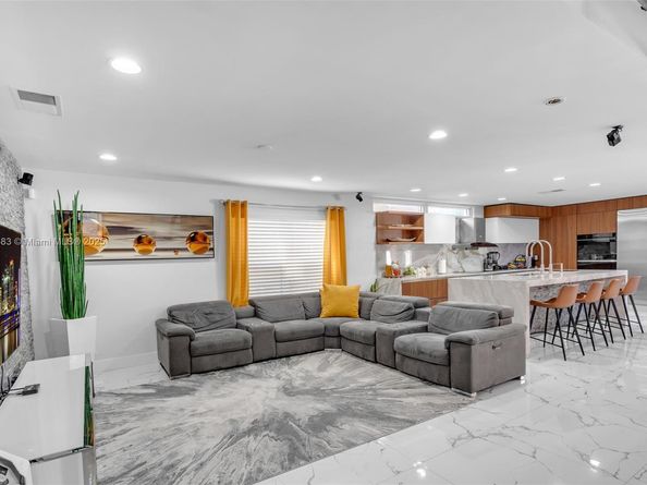 5381 SW 38th Way, Hollywood FL 33312