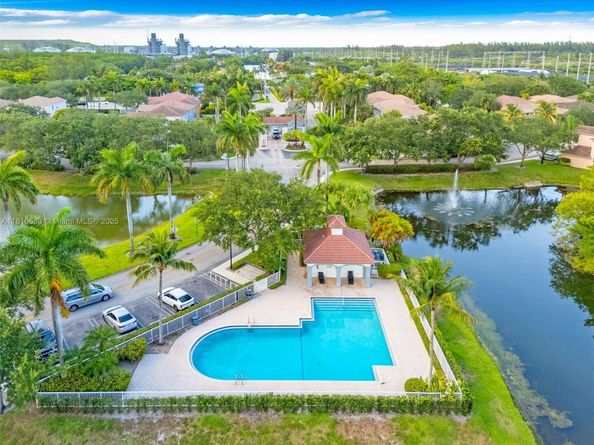 5381 SW 38th Way, Hollywood FL 33312