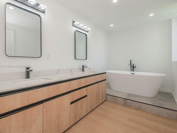 1975 Calais Dr 5, Miami Beach FL 33141