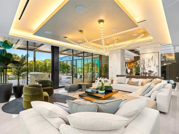 790 Lake Rd, Miami FL 33137