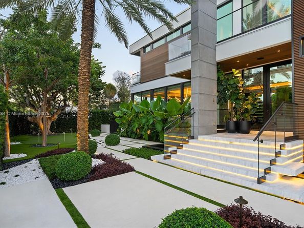 790 Lake Rd, Miami FL 33137