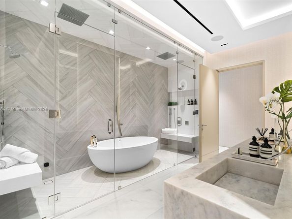 790 Lake Rd, Miami FL 33137