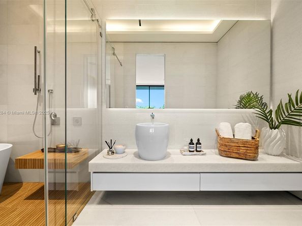 790 Lake Rd, Miami FL 33137