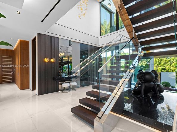 790 Lake Rd, Miami FL 33137