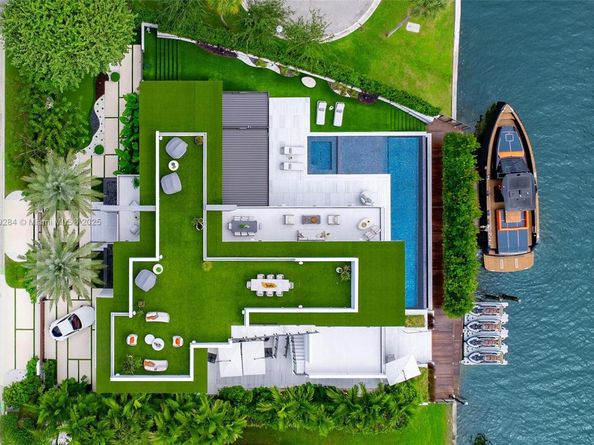 790 Lake Rd, Miami FL 33137