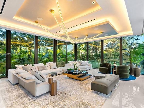 790 Lake Rd, Miami FL 33137