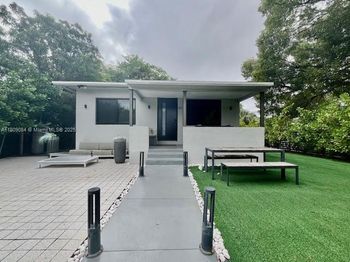 90 NW 33rd St