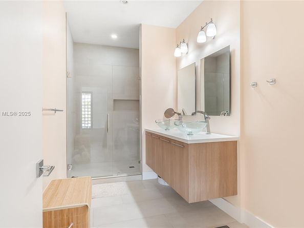 466 SE 1st Cir, Pompano Beach FL 33060